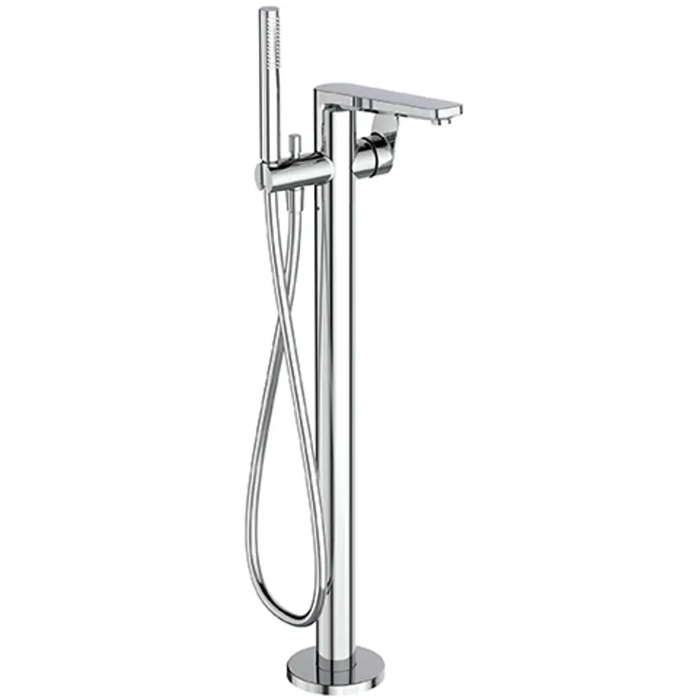 Freistehender Wannenarmatur von Ideal Standard mit Handbrause, in verchromtem Finish. Die Armatur hat einen hohen und schlanken Körper sowie eine flexible Schlauchführung.